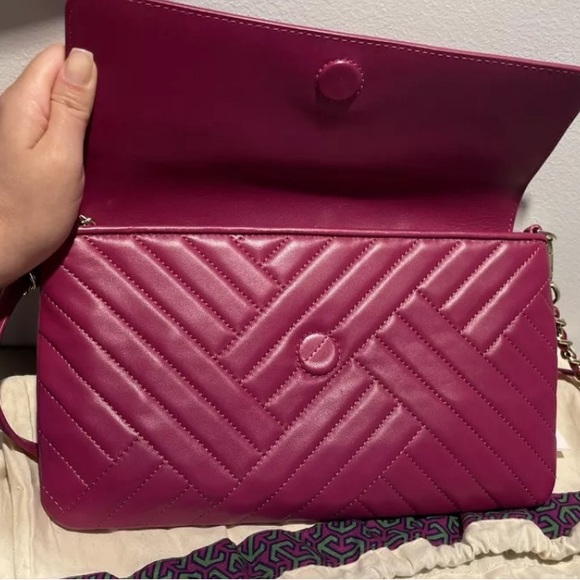 NWT Tory Burch Alexa Convertible Clutch in  Party Fuchsia 🩷 - Picture 8 of 16